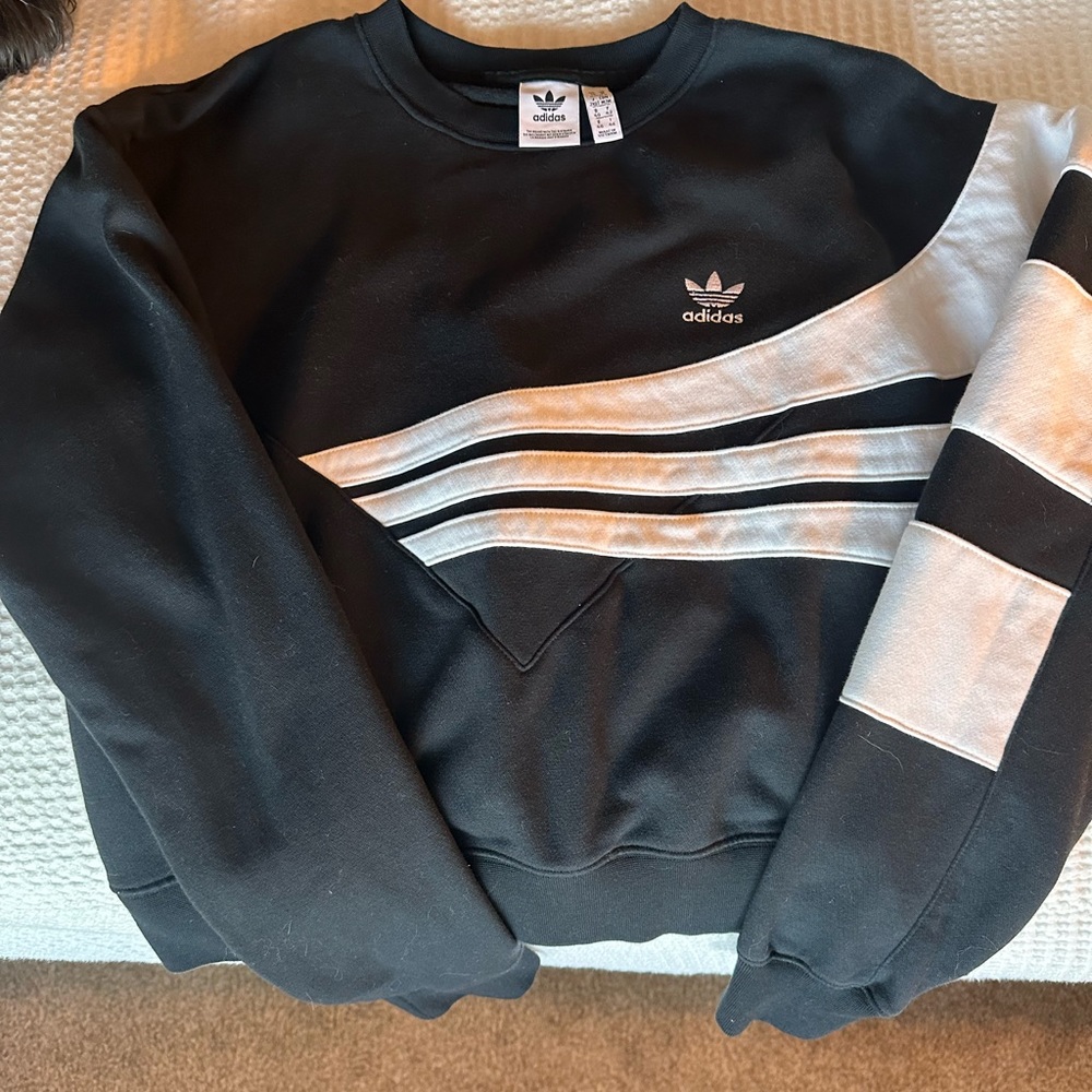 Cropped Adidas Sweatshirt